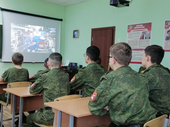 Кадеты из Бугульмы подключились к МКС и пообщались с космонавтом