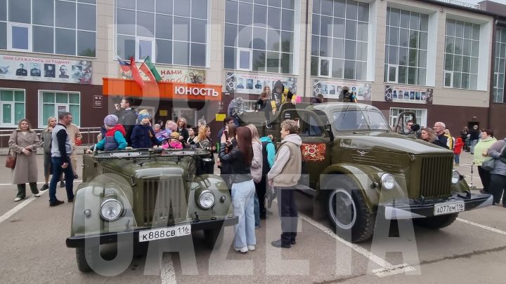 Бугульминцы смогли посидеть за рулем ретроавтомобилей
