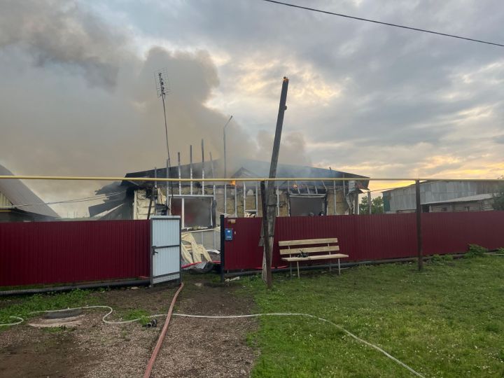 В Бугульминском районе полностью сгорел частный дом