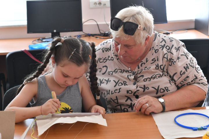 В Бугульме провели мастер-класс по ковровой вышивке