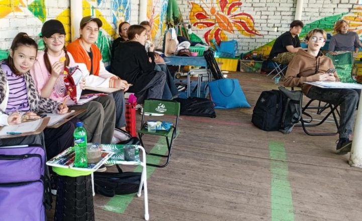Юные художники из Бугульмы вышли на пленэр