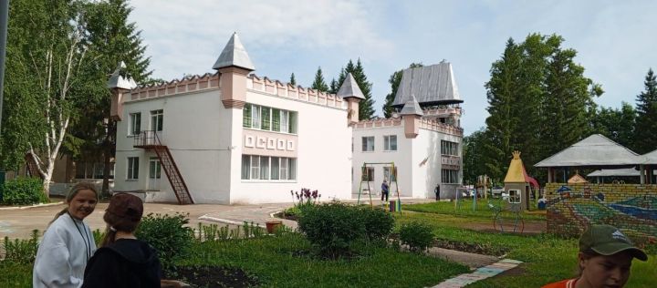Юные художники из Бугульмы вышли на пленэр