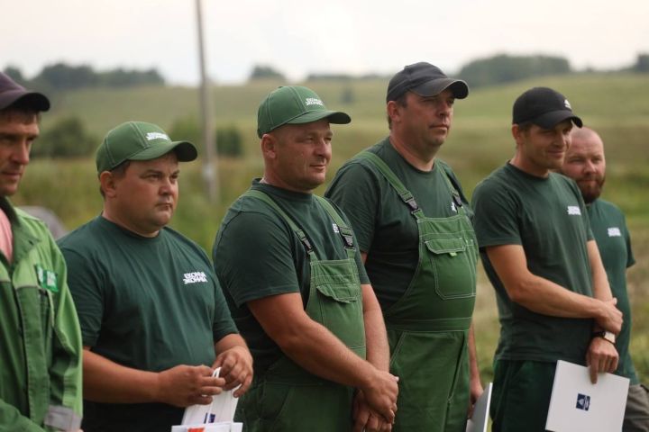 Передовиков сельхозпроизводства наградили в Бугульминском районе