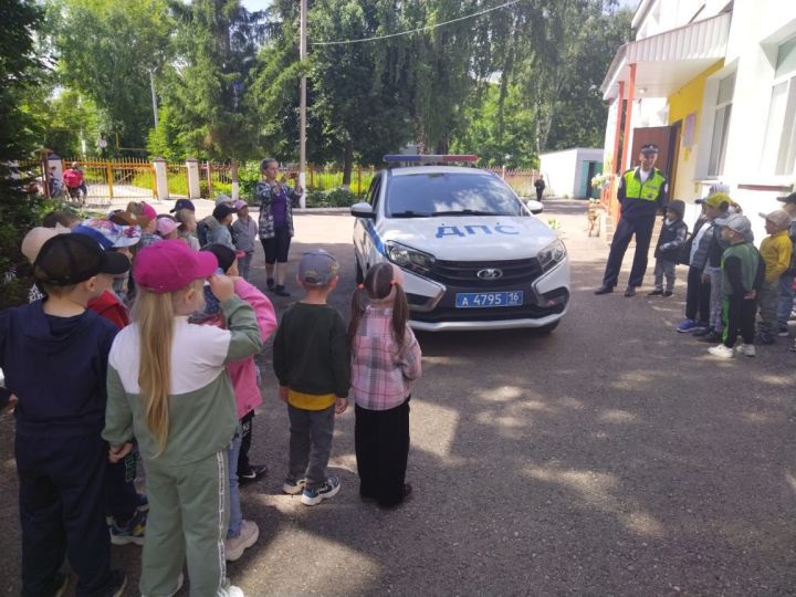 Маленьким бугульминцам напомнили правила дорожного движения