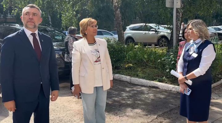 Эльмира Зарипова и Дамир Фаттахов осмотрели ключевые социальные объекты Бугульмы