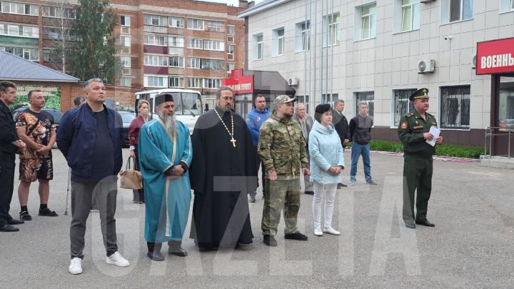 Из Бугульмы восемь военнослужащих уехали в Африканский корпус и на СВО