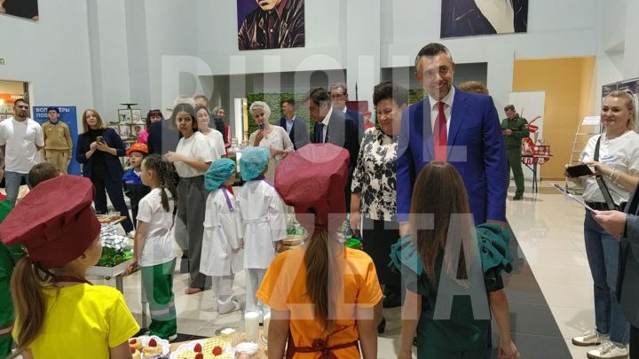 Бугульминских педагогов наградили за заслуги в образовании и многолетнюю добросовестную работу