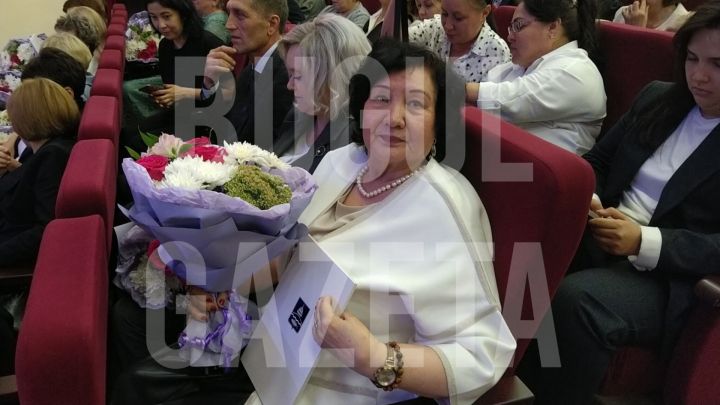 Бугульминских педагогов наградили за заслуги в образовании и многолетнюю добросовестную работу