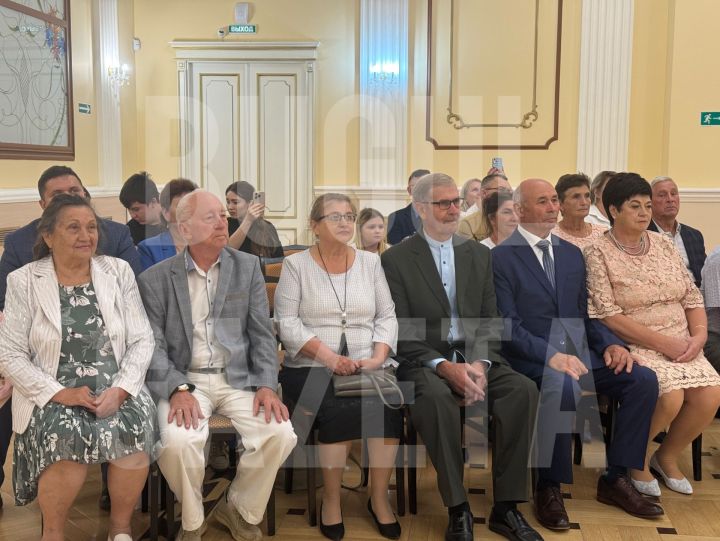 В Бугульме чествовали пары, отметившие юбилей совместной жизни в 2025 году