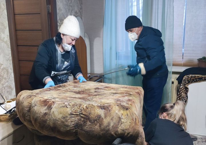 Волонтёры «Доброй Бугульмы» спасли одинокого пожилого мужчину из антисанитарных условий