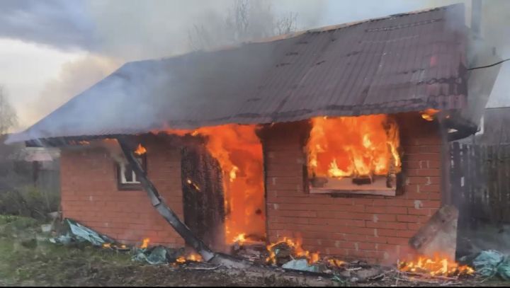 В селе Малая Бугульма сгорела частная баня