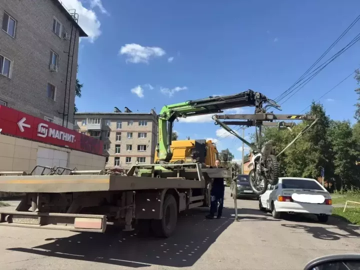 Бөгелмәдә таныклыгы булмаган питбайкт йөртүче яшүсмерне туктаттылар