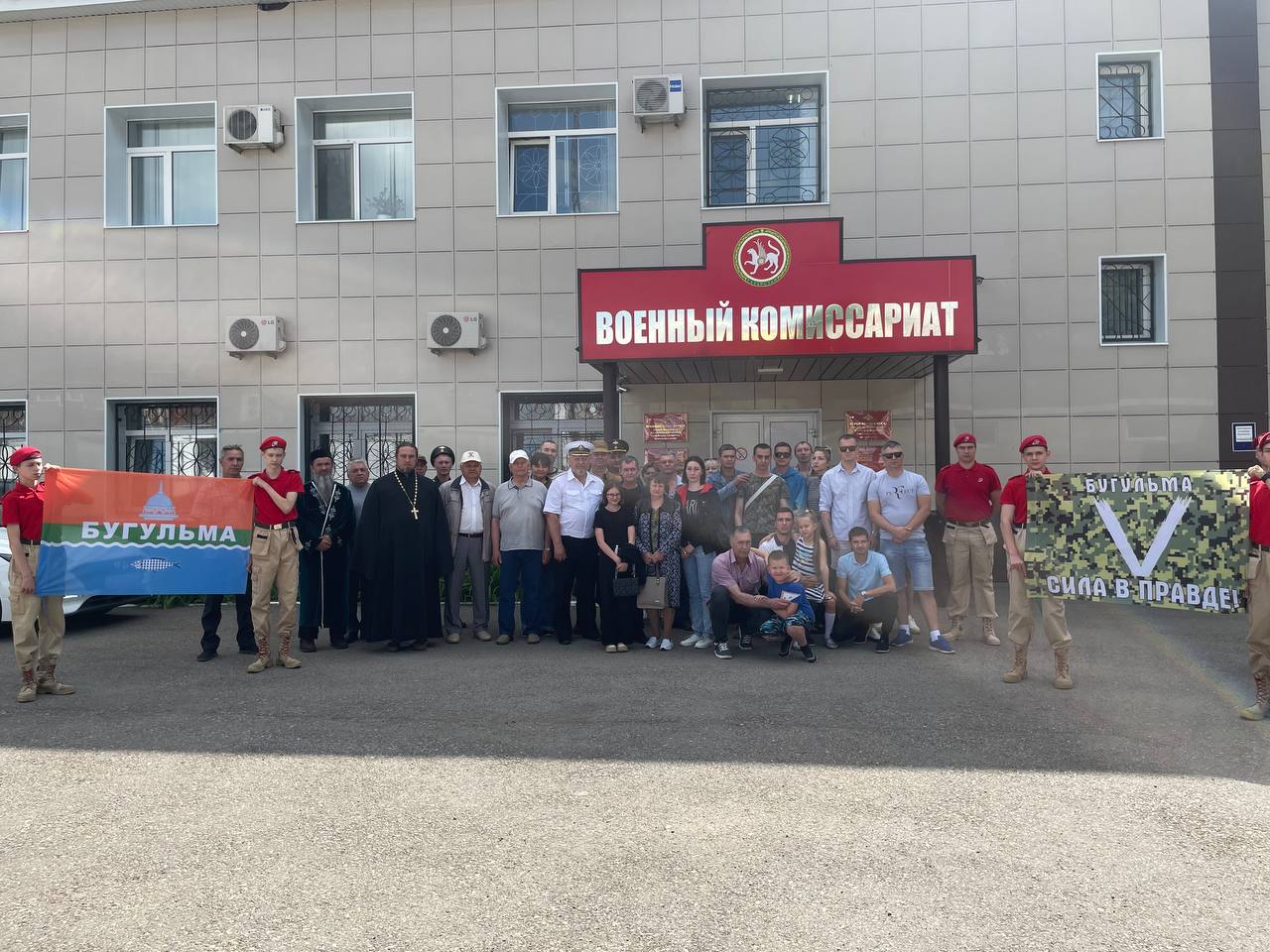Добровольцев-контрактников из Бугульминского района торжественно проводили на службу