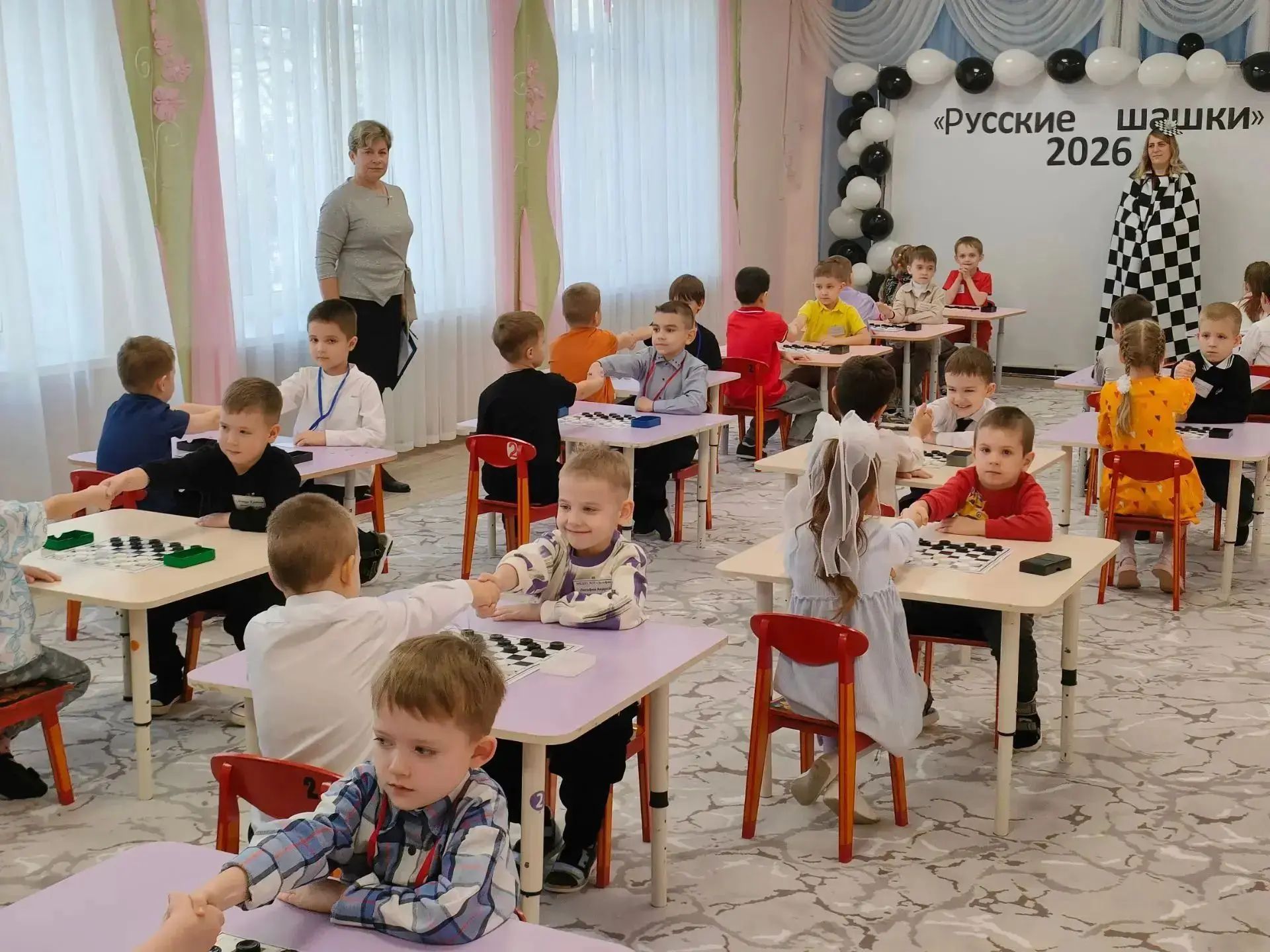 В детском саду № 31 «Алёнушка» прошёл турнир «Русские шашки-2026»