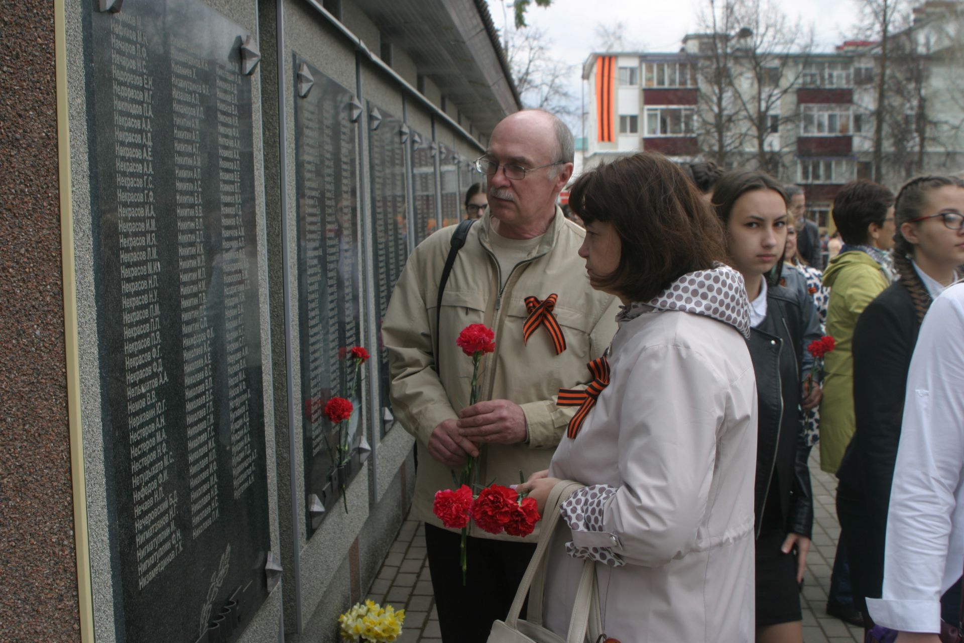 В День Победы бугульминцы возложили цветы к Мемориалу Вечной Славы