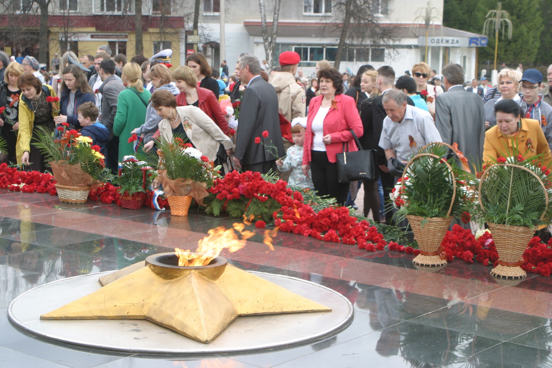 В День Победы бугульминцы возложили цветы к Мемориалу Вечной Славы