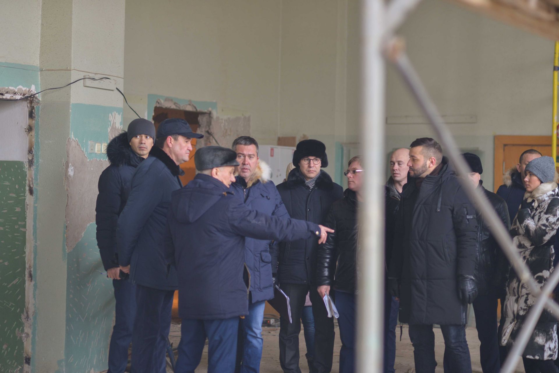 Линар Закиров проверил ход реконструкции бугульминского Дворца молодежи