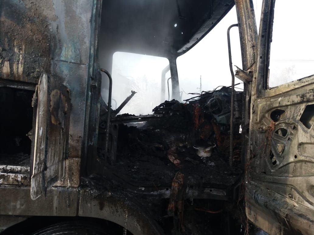 В Бугульме, на улице 14 Павших горел грузовик