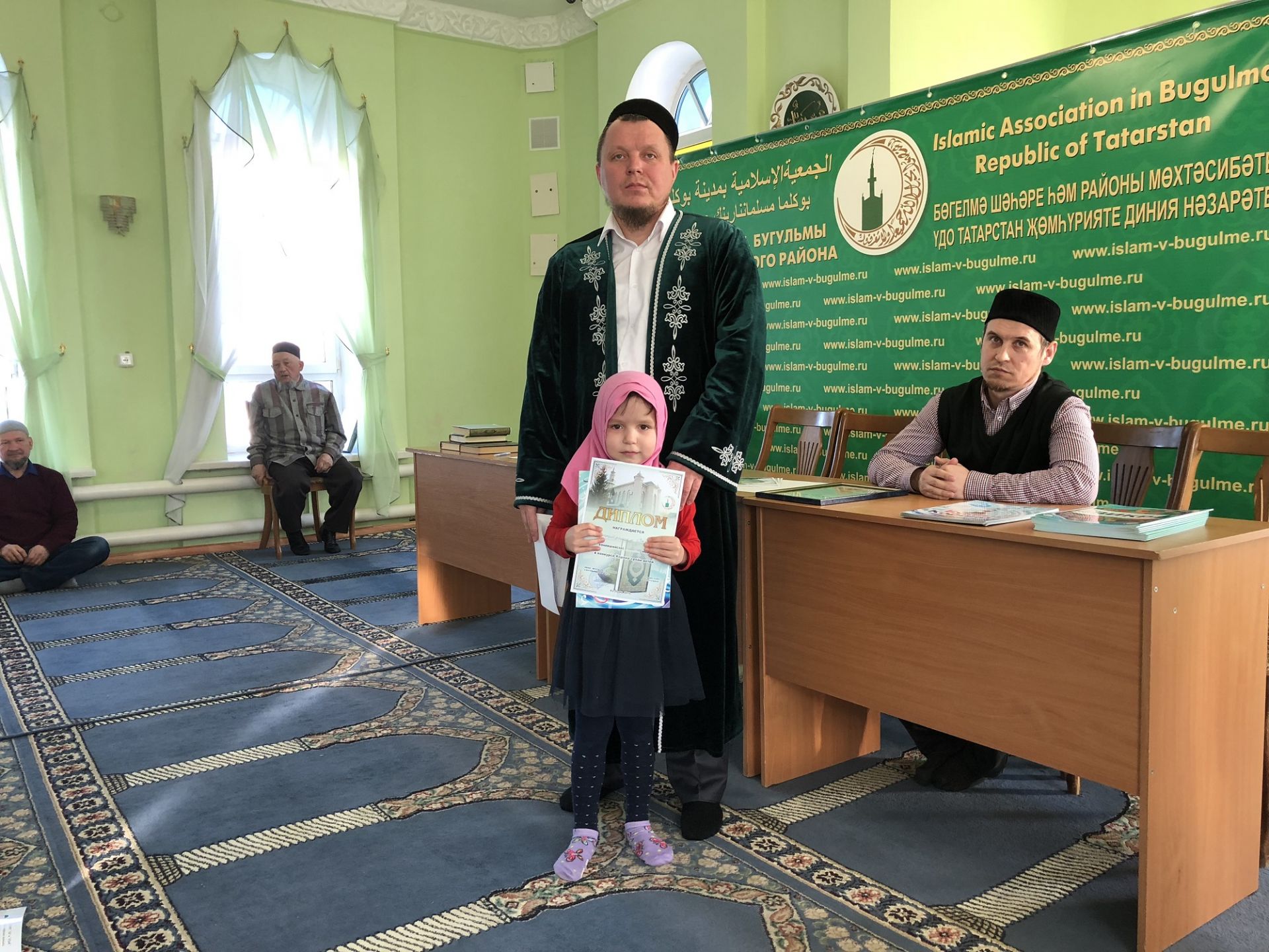 В Центральной мечети Бугульмы прошёл конкурс чтецов Священного Корана среди детей
