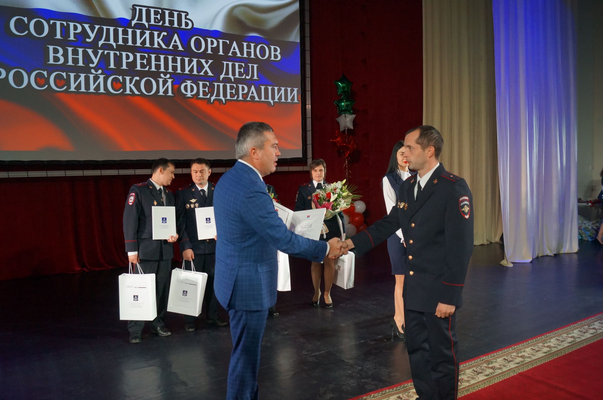 В Бугульме прошло торжественное мероприятие, посвященное Дню сотрудника органов внутренних дел (+фотолар)