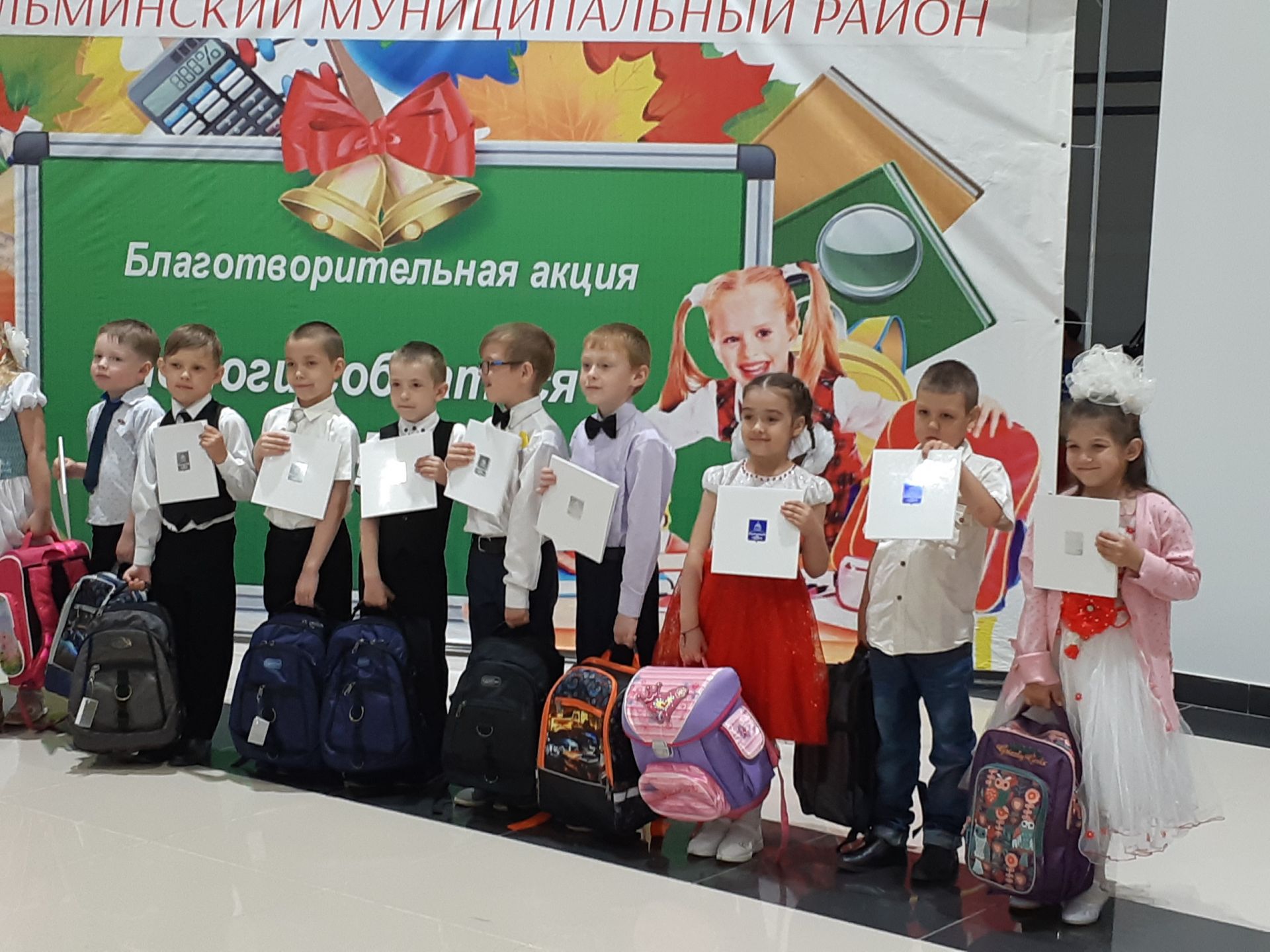 Сегодня в Бугульме Фарид Мухаметшин дал старт республиканской благотворительной акции «Помоги собраться в школу»