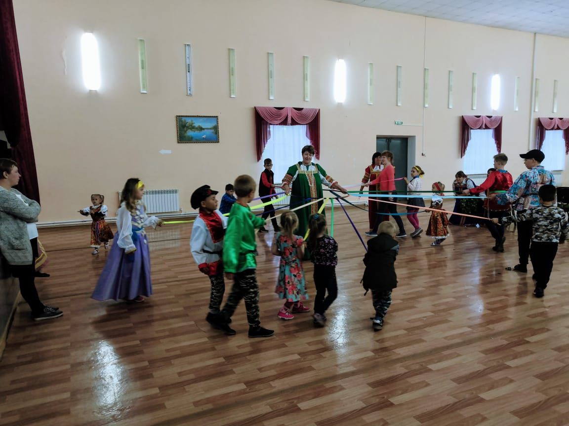 В селе Старое Сумароково прошло мероприятие к  «Петрову дню» и мастер-класс по вязанию веников