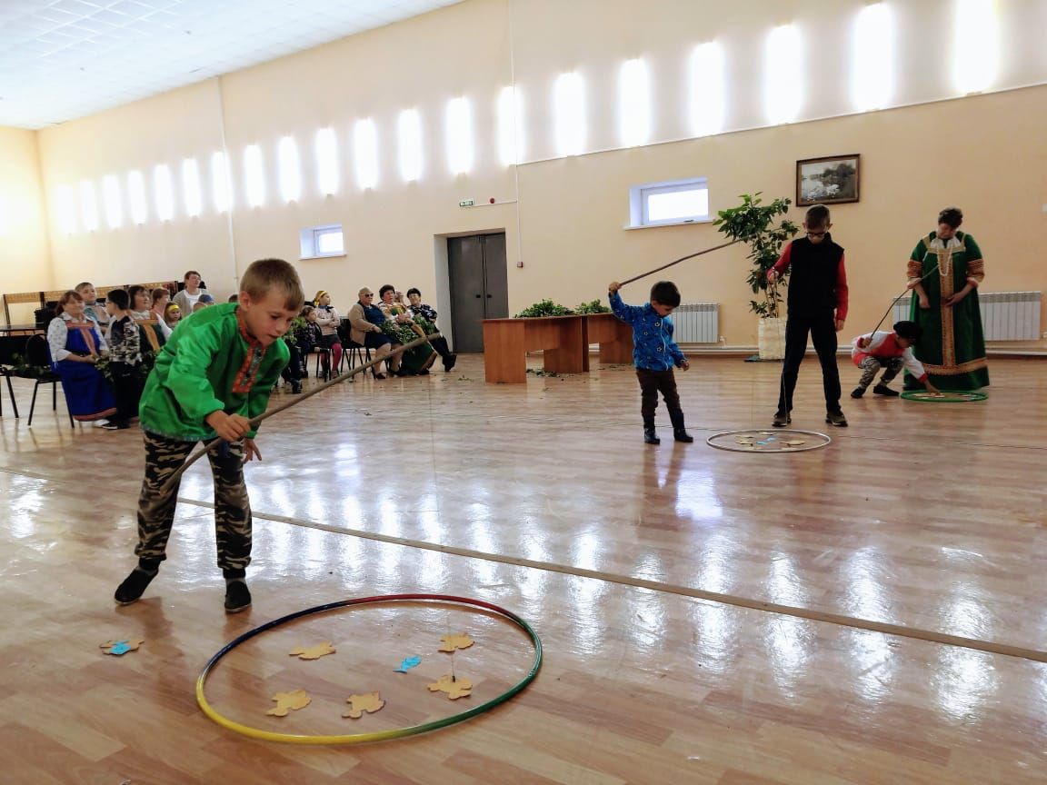 В селе Старое Сумароково прошло мероприятие к  «Петрову дню» и мастер-класс по вязанию веников