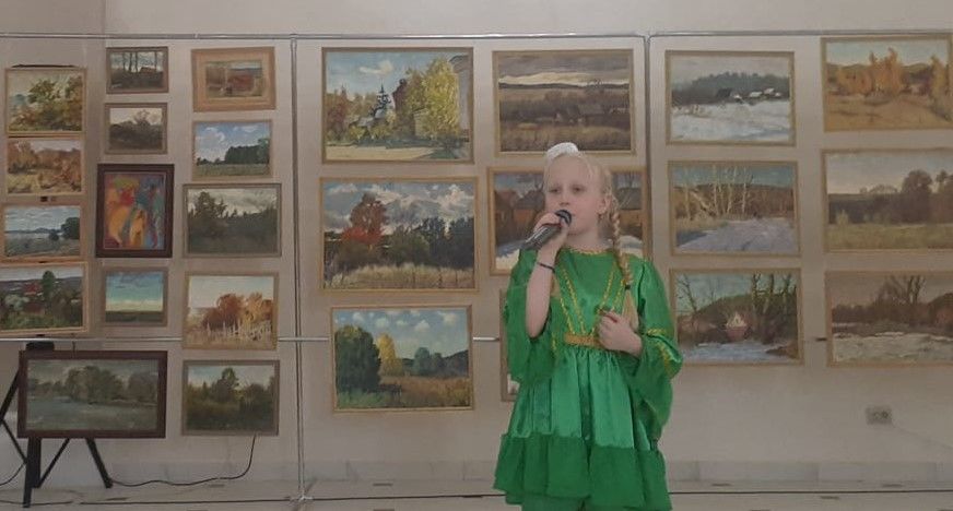 В Карабашском ДК Бугульминского района открылась выставка картин «Природа родного края»