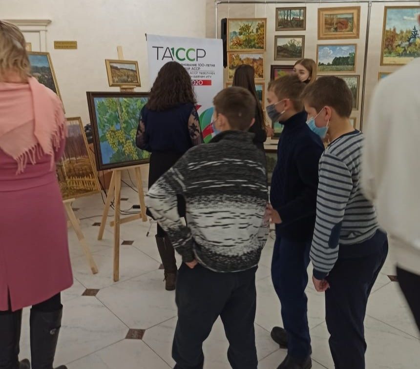 В Карабашском ДК Бугульминского района открылась выставка картин «Природа родного края»