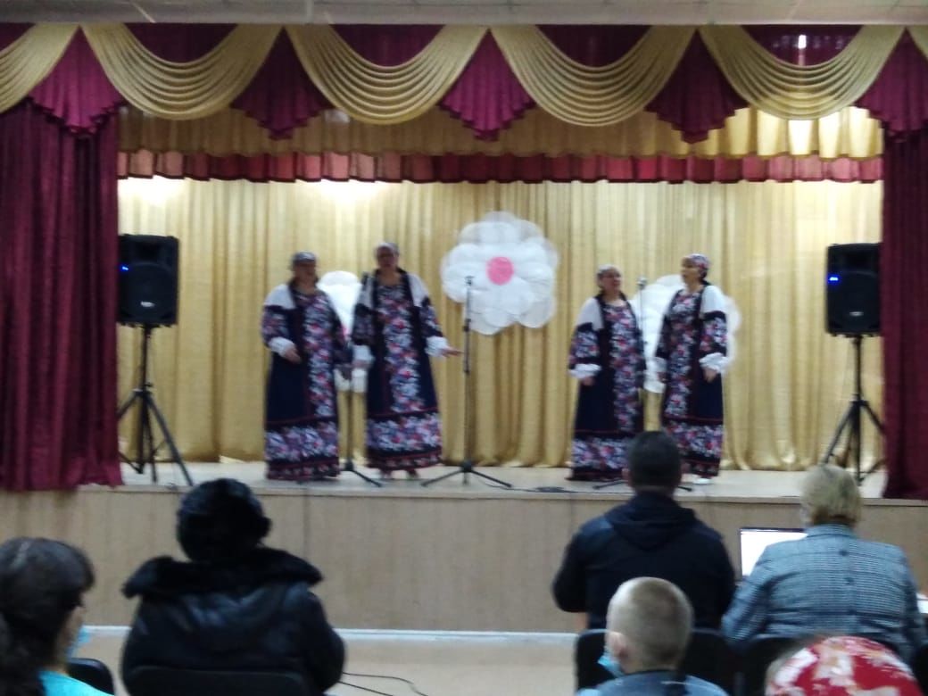 Жители Бугульминского района поздравили мам с праздником