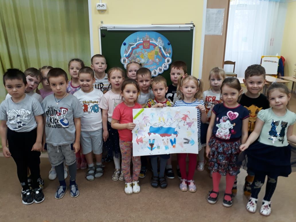Ребята из детского сада "Искорка" узнали историю возникновения Дня народного единства
