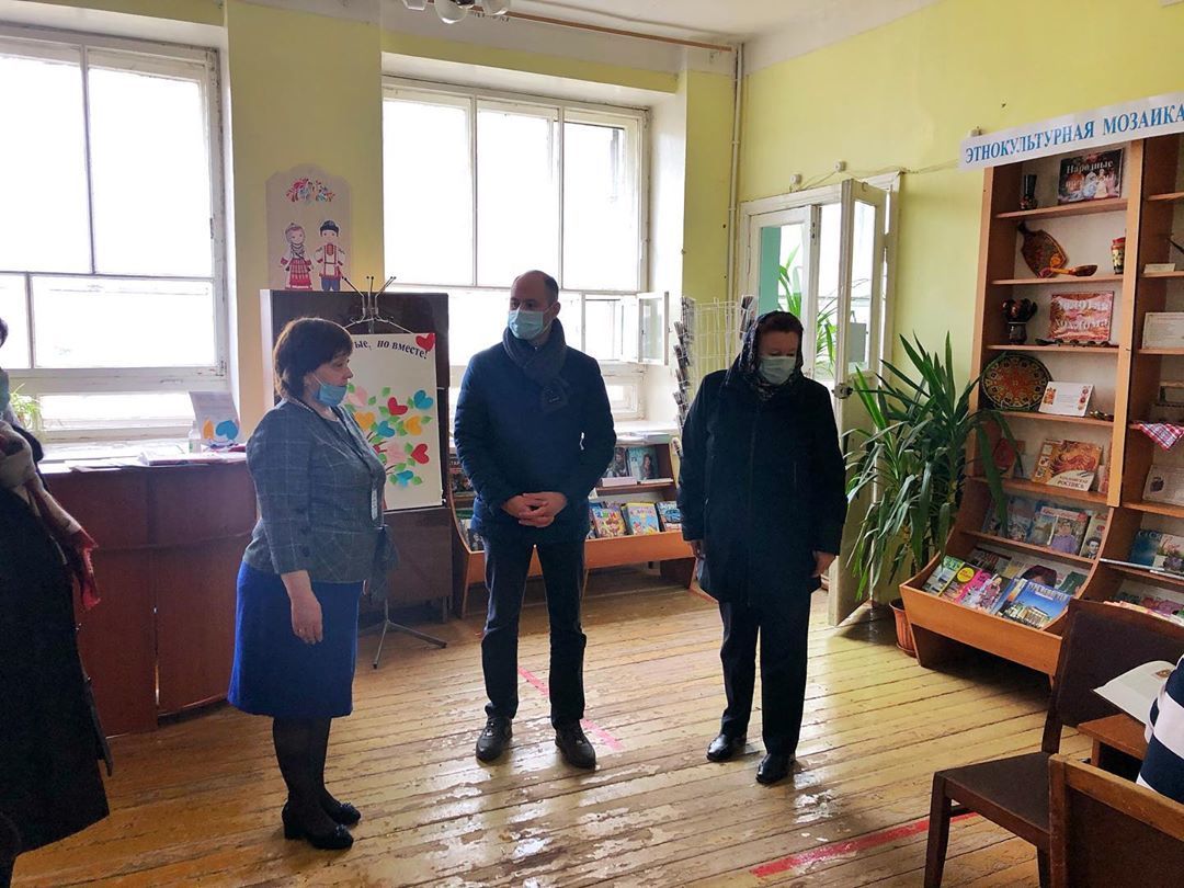 Бөгелмәдә Кәсепчеләр йортын, «Халыклар дуслыгы» китапханәсен һәм 11нче мәктәпне тикшерделәр