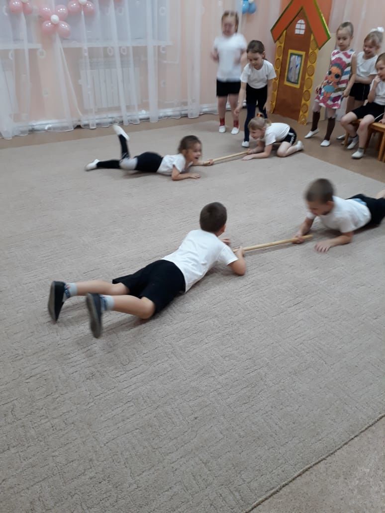 В детском саду №11 "Искорка" ребятам рассказали, как вести себя на льду