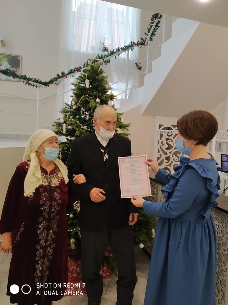 В Татарстане накануне Нового года поженилась пара 80+
