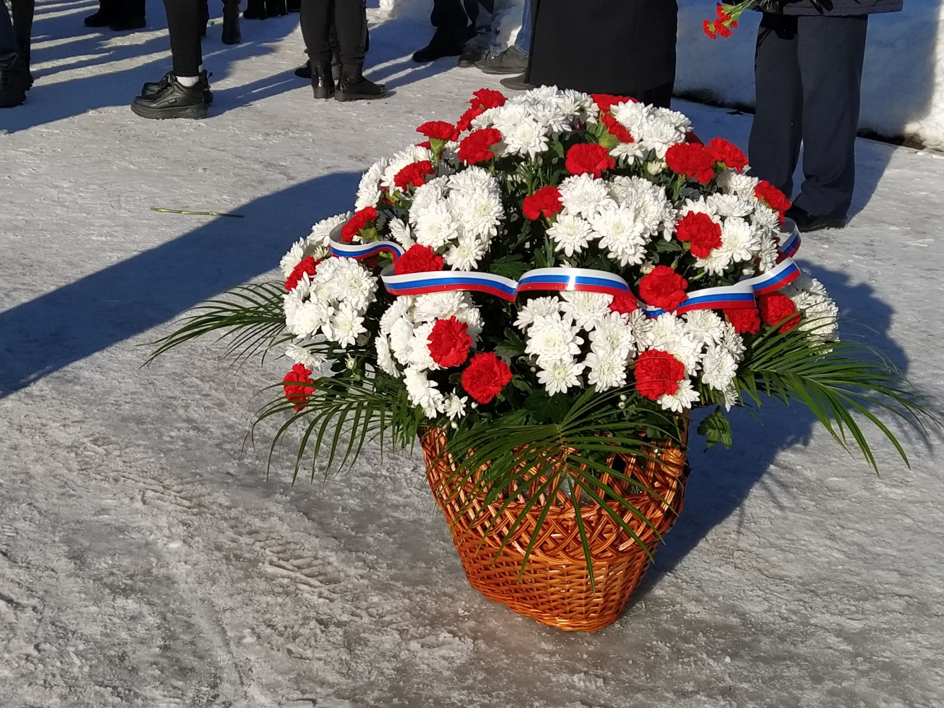 Сегодня в Бугульме состоялся митинг и возложение цветов в честь Дня защитника Отечества