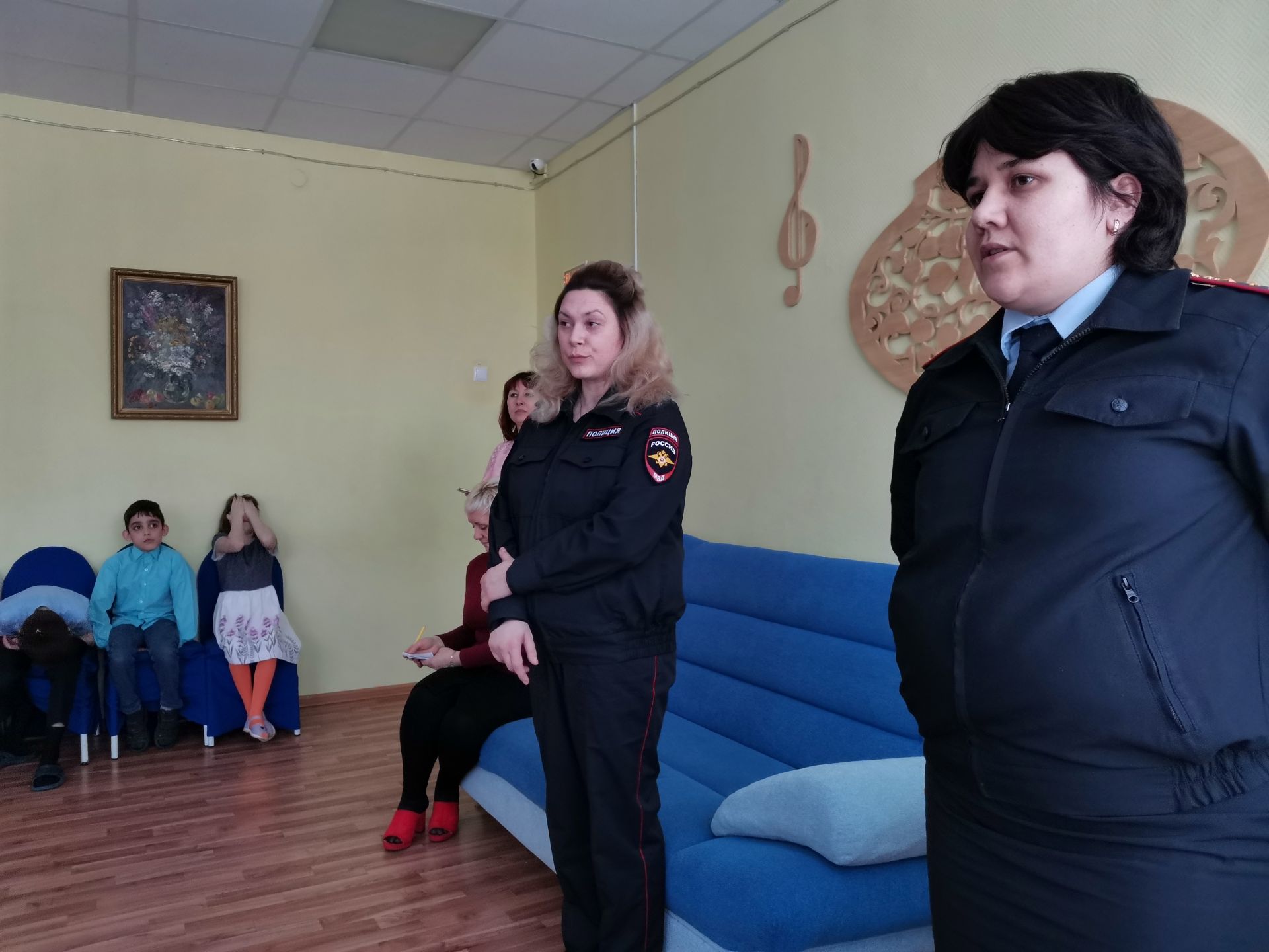 В рамках "Недели мужества" сотрудники полиции посетили бугульминский социальный приют «Ялкын»