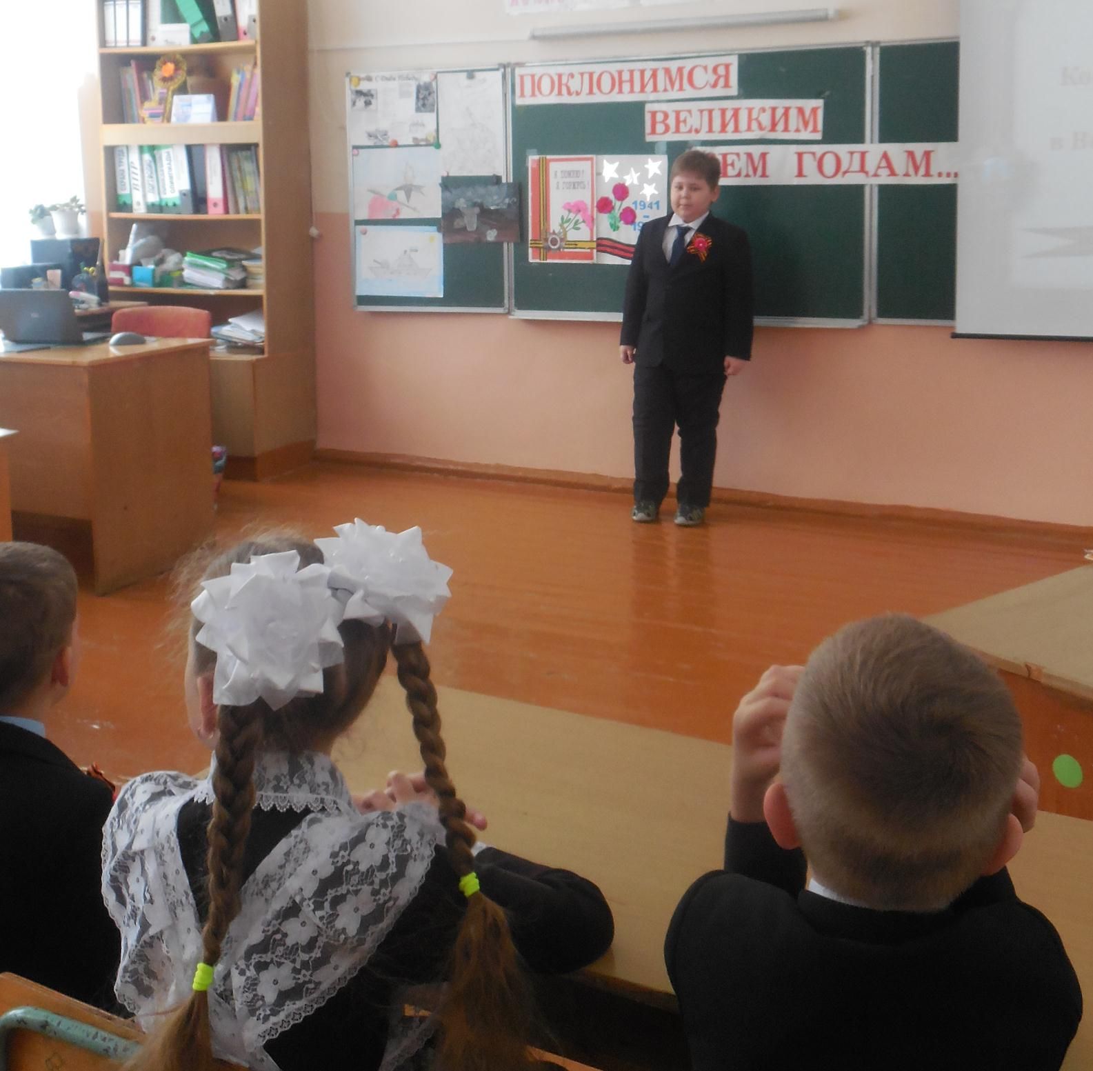 Конкурс исполнителей стихов «Память огненных лет», посвящённый 75-летию Победы, провели в Зеленорощинской школе