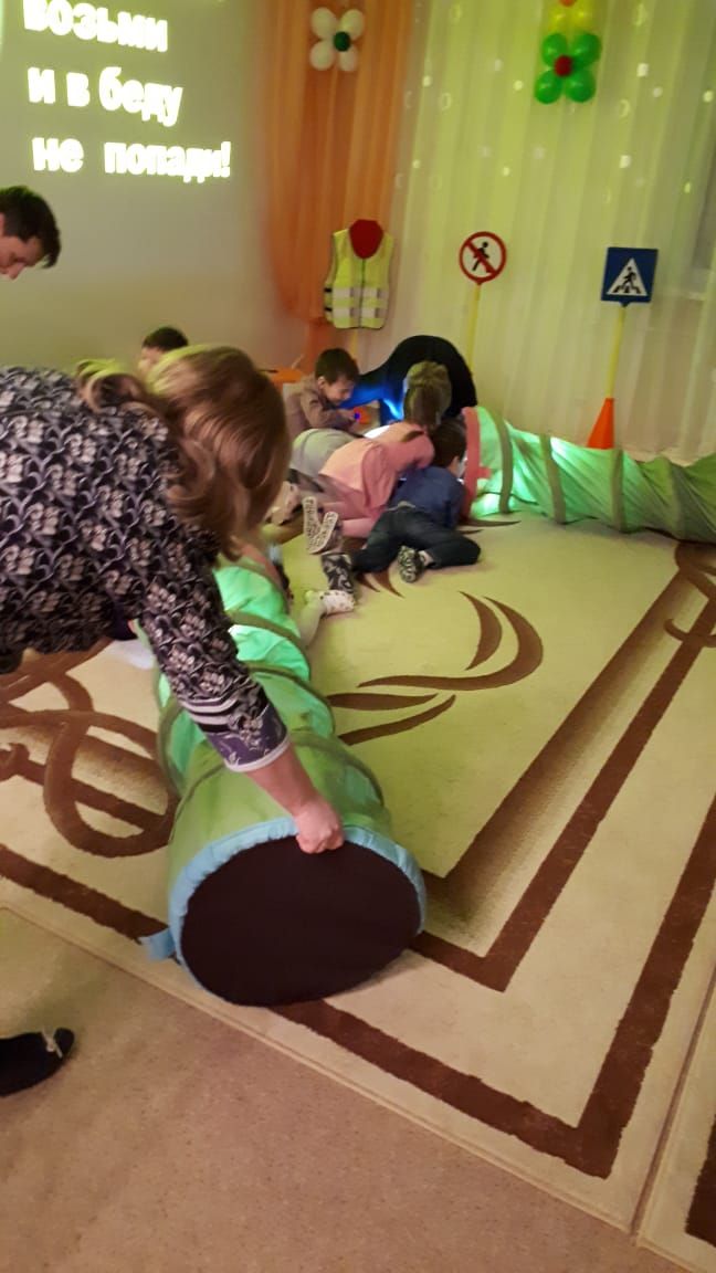 В  детском саду Бугульмы № 11 «Искорка» провели практическое занятие с участием детей и их родителей «Засветись»