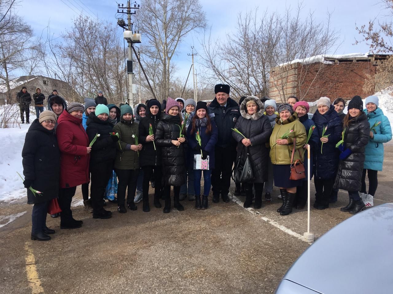 Госавтоинспекторы и «Русское Радио - Бугульма» поздравили женщин с 8 марта