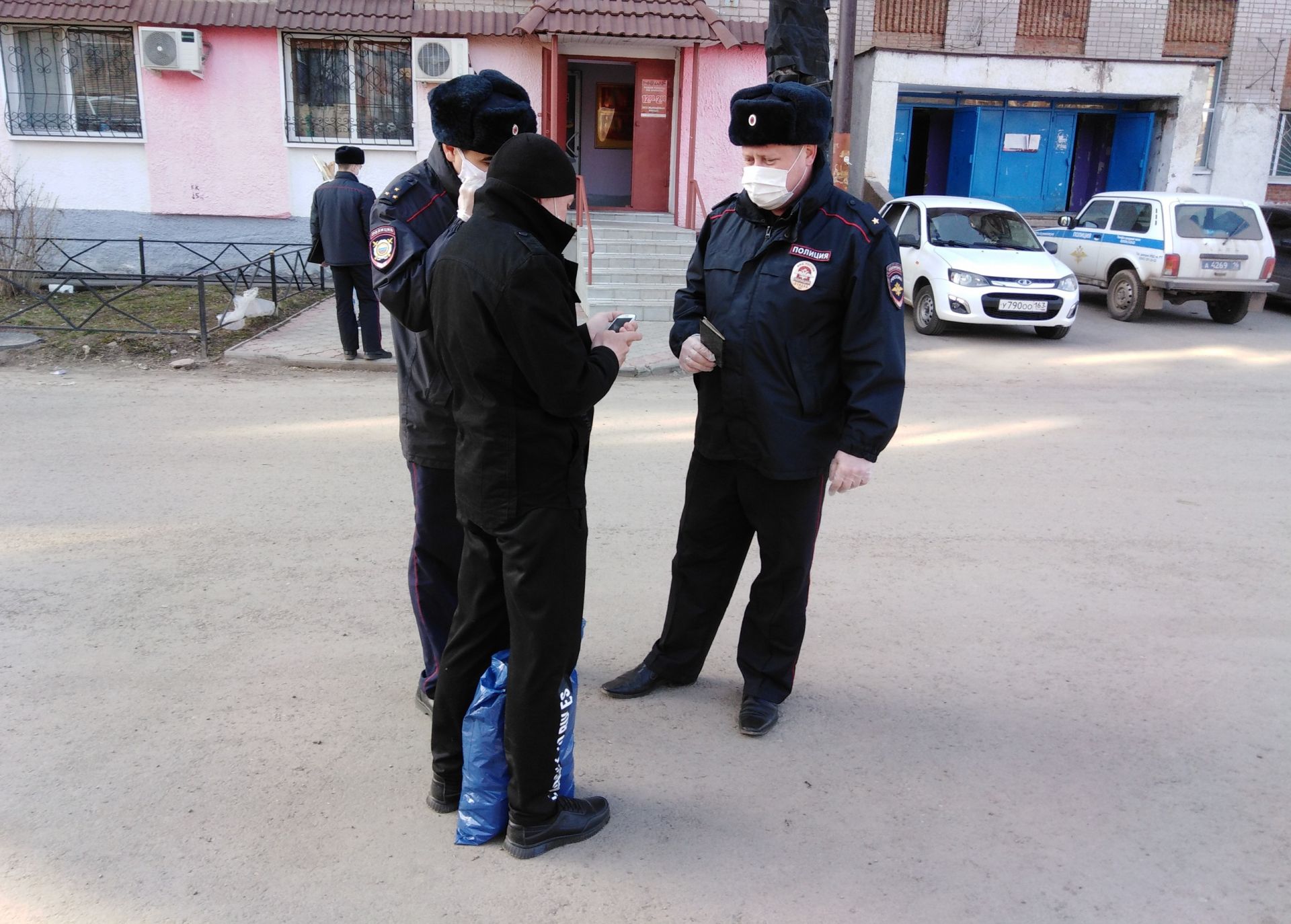 Бөгелмәдә урамнарда патрульләр көчәйтелде.