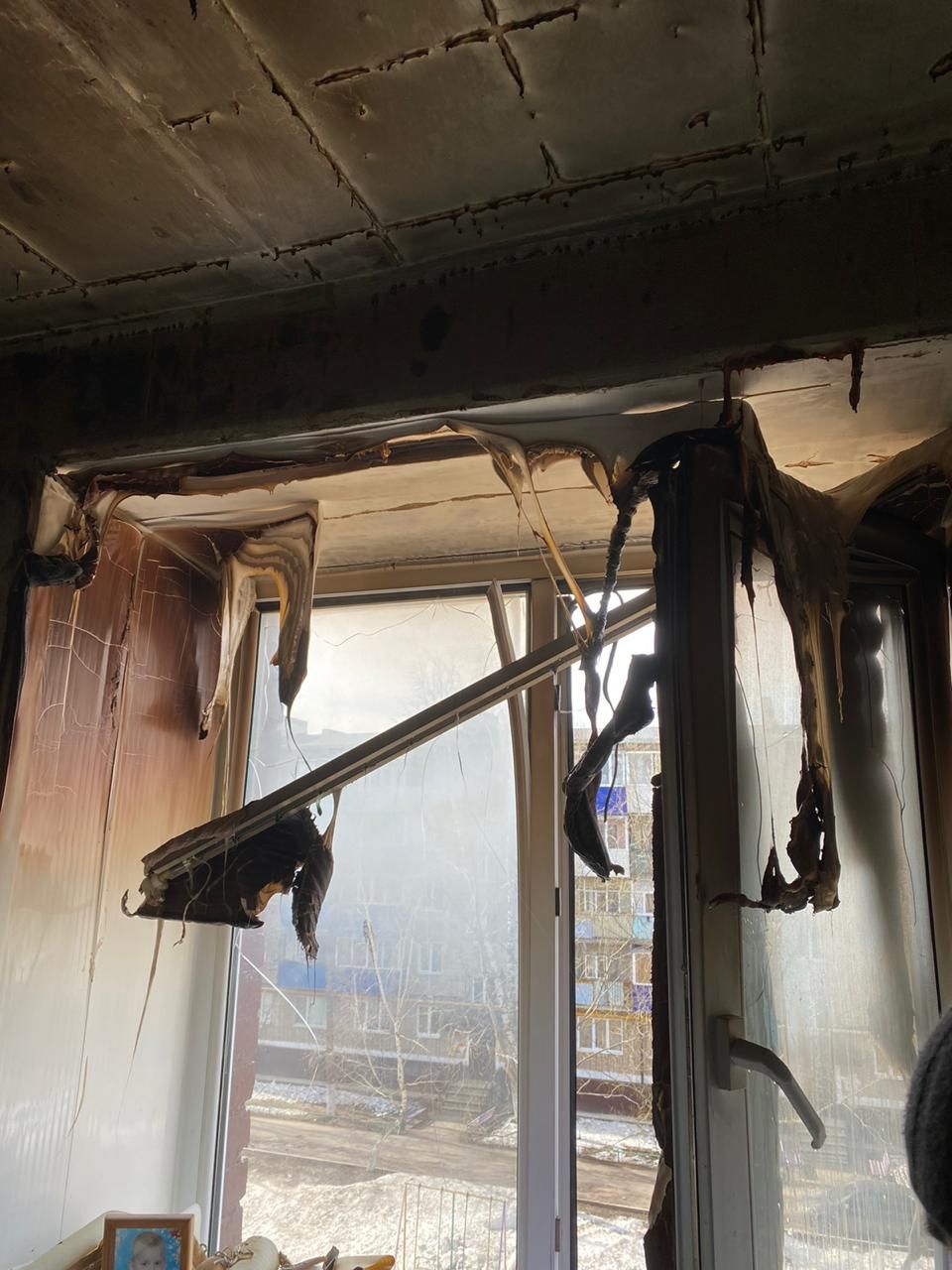 В Бугульме, на улице 14 Павших загорелась кухня