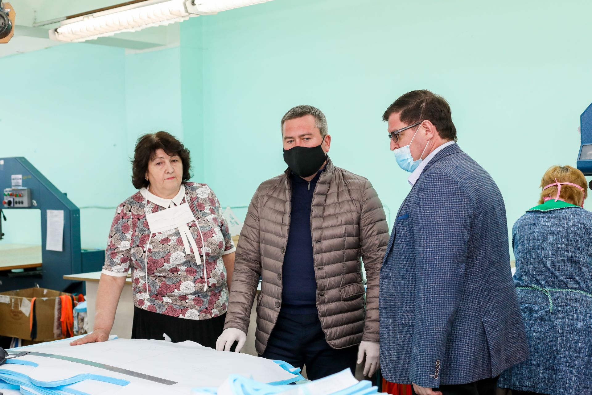 Линар Закиров Бөгелмә тегү фабрикасында булды.