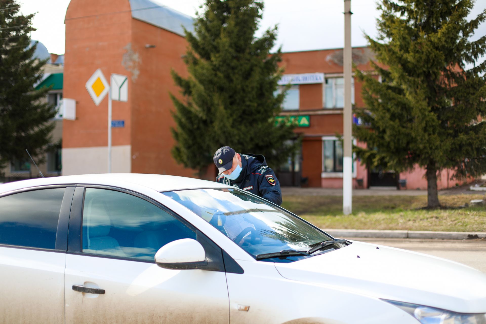 Бөгелмә полицейскийлары үз-үзеңне изоляцияләү режимы буенча профилактик чараларны дәвам итәләр.