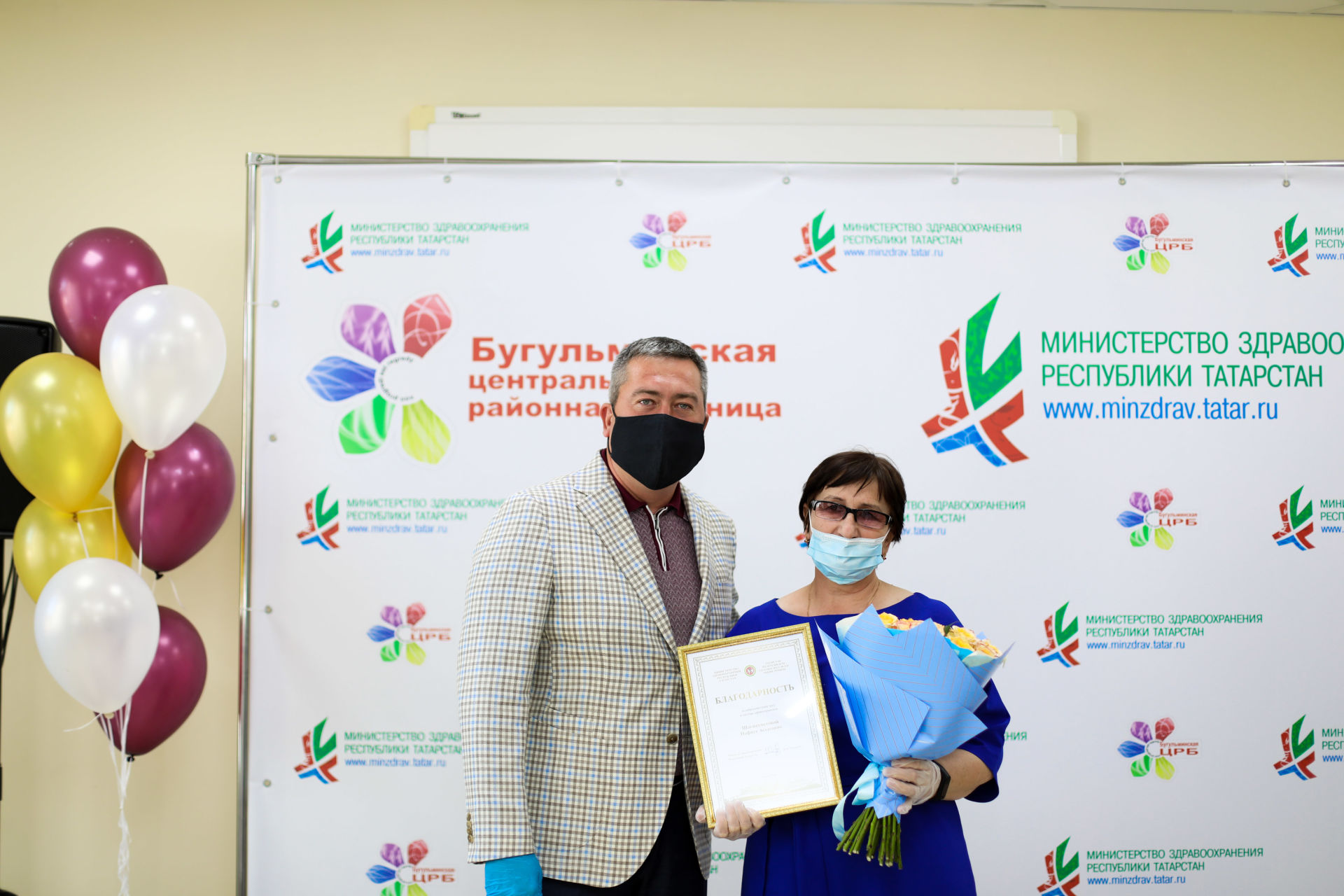 Линар Закиров Бөгелмәнең медицина хезмәткәрләрен якынлашып килүче бәйрәм белән котлады