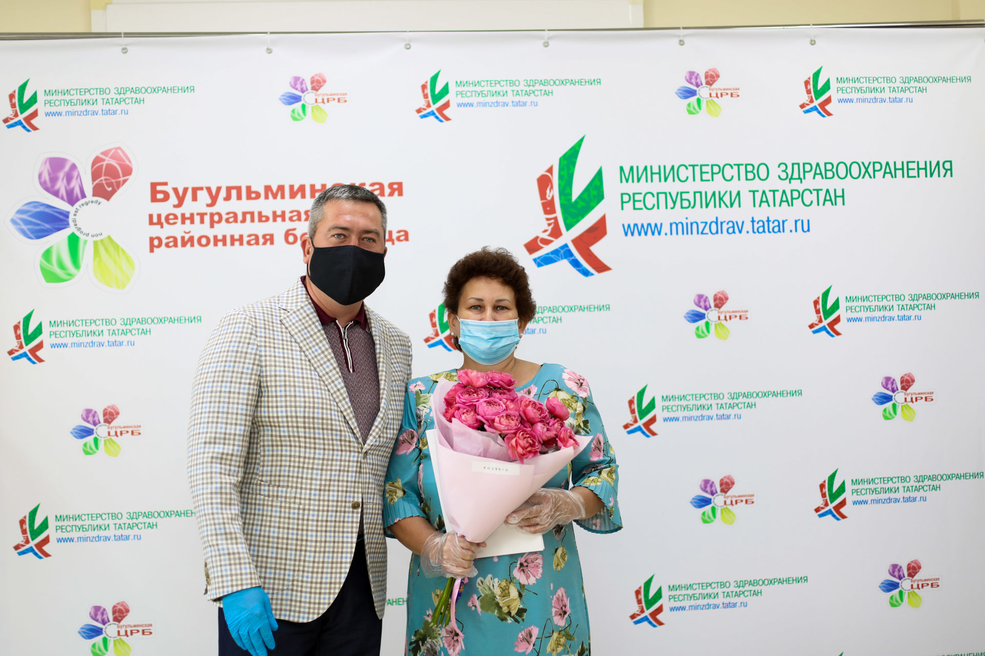 Линар Закиров Бөгелмәнең медицина хезмәткәрләрен якынлашып килүче бәйрәм белән котлады