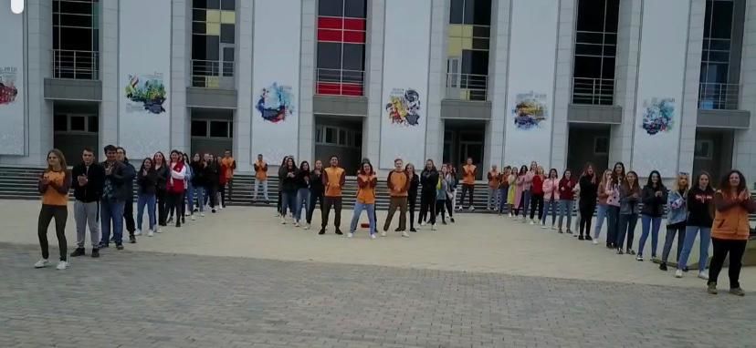 Бөгелмә мэры #ДеньМолодежи2020 флешмобына кушылды