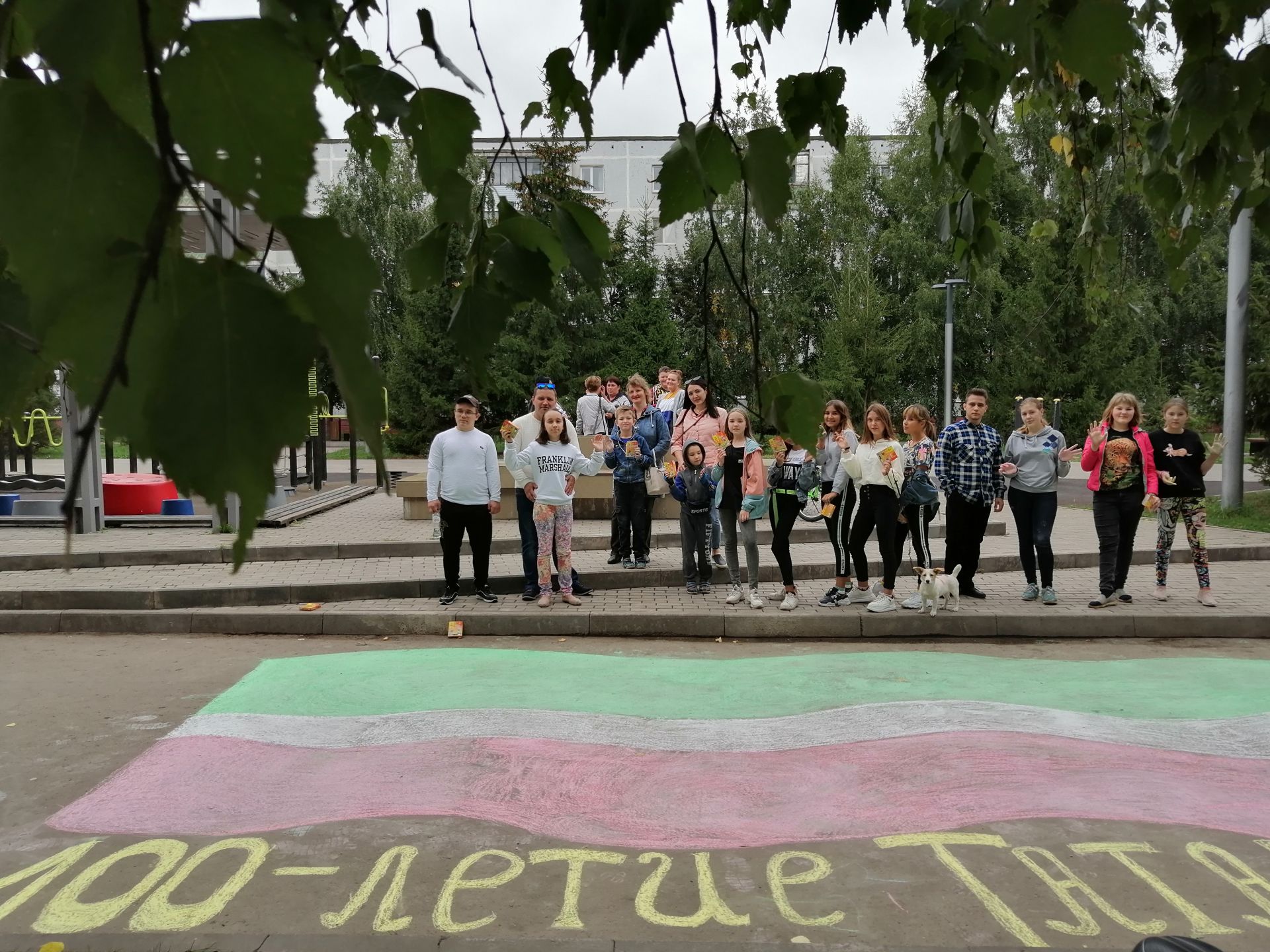 Бөгелмәлеләр асфальтта рәсем конкурсында катнаштылар