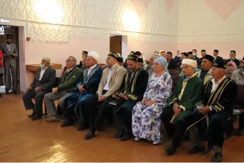 Бөгелмә шәһәре һәм районы имам-мөхтәсибе Рамил хәзрәт Хөснетдинов 2 сентябрьдә эш визиты белән Азнакай районында булды