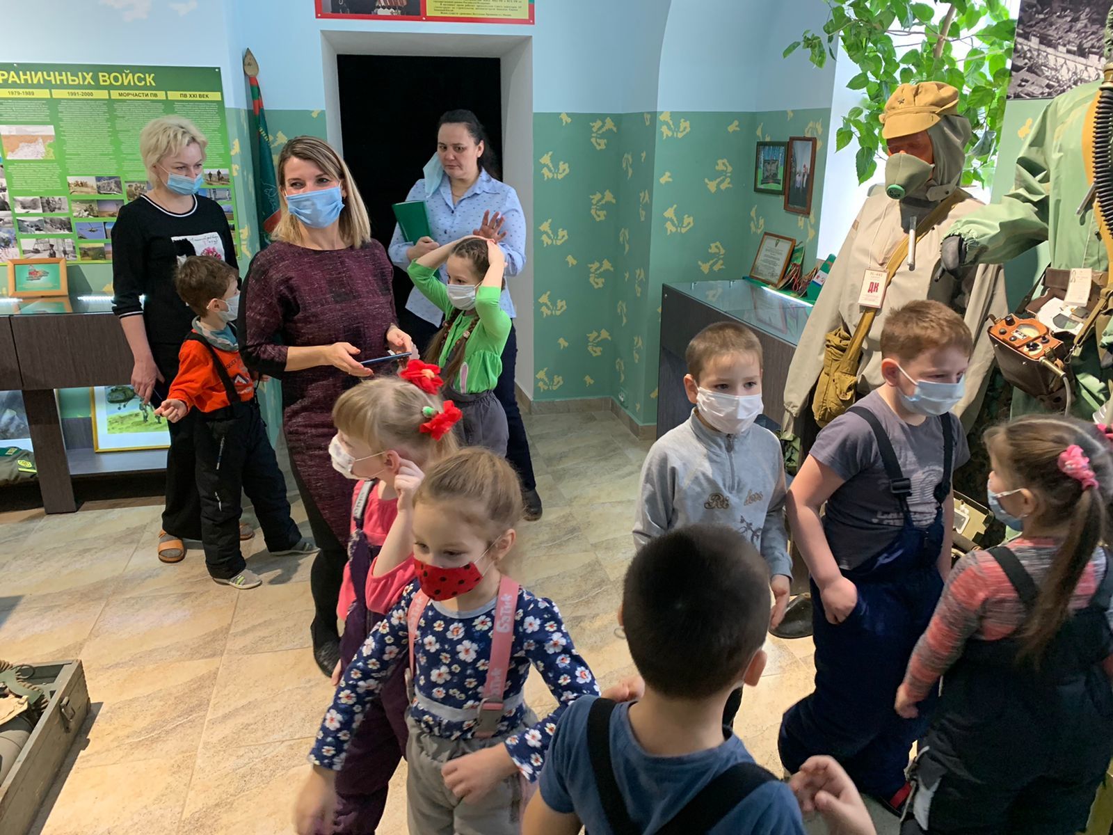 Воспитанники  бугульминского детсада "Искорка" посетили военный музей
