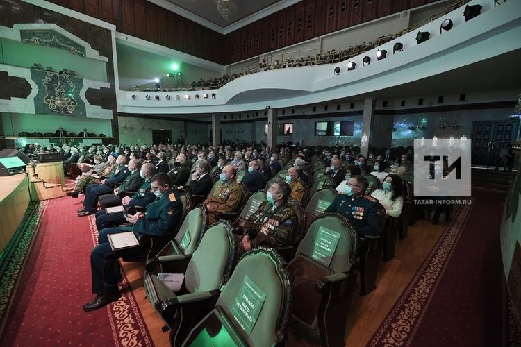 Шайхразиев от лица Президента РТ поздравил защитников Отечества с 23 Февраля